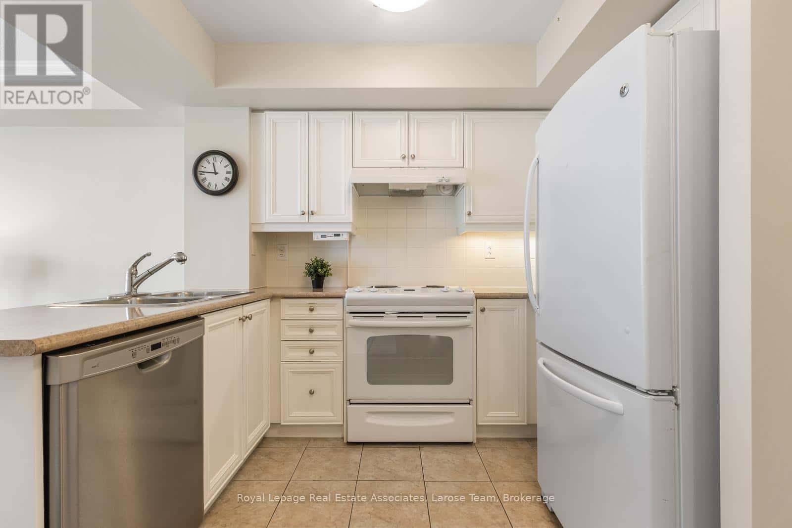 809 - 3 MARINE PARADE DRIVE — Toronto (Mimico) - Photo 5 of 30