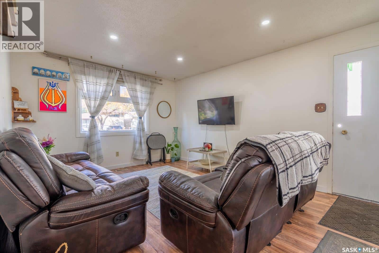 1357 Grosvenor STREET — Regina - Photo 3 of 31