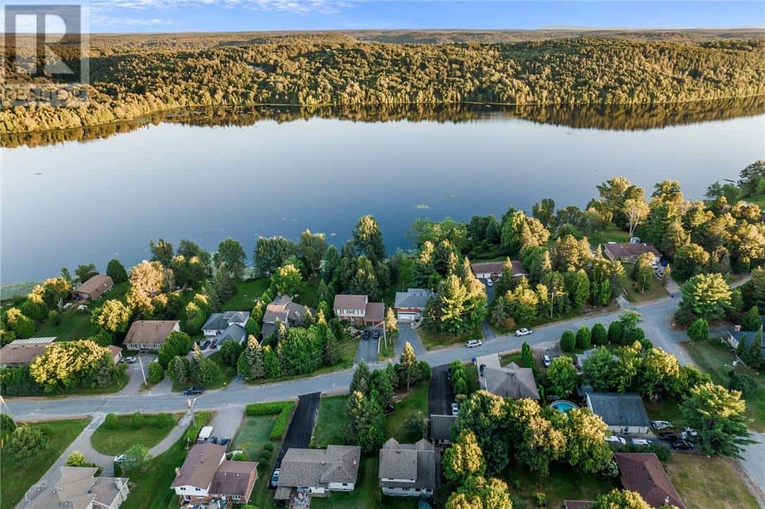 105 Simon Lake Drive — Naughton - Photo 4 of 57