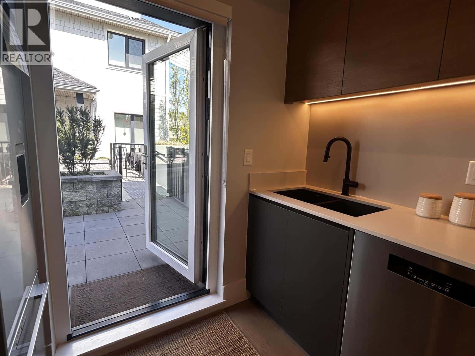 1341 E 21ST AVENUE — Vancouver - Photo 4 of 16