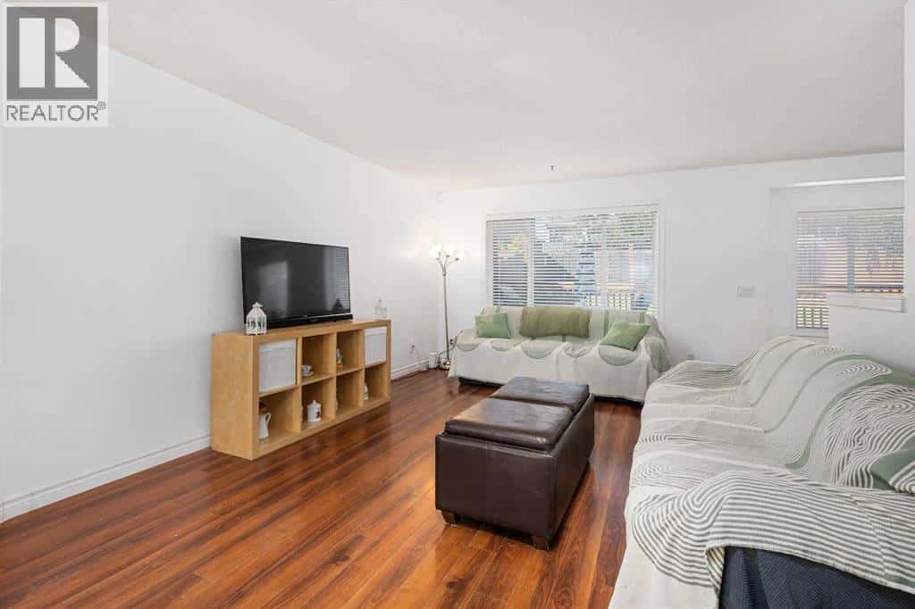 , Calgary, Alberta — Calgary, Alberta - Photo 4 of 28