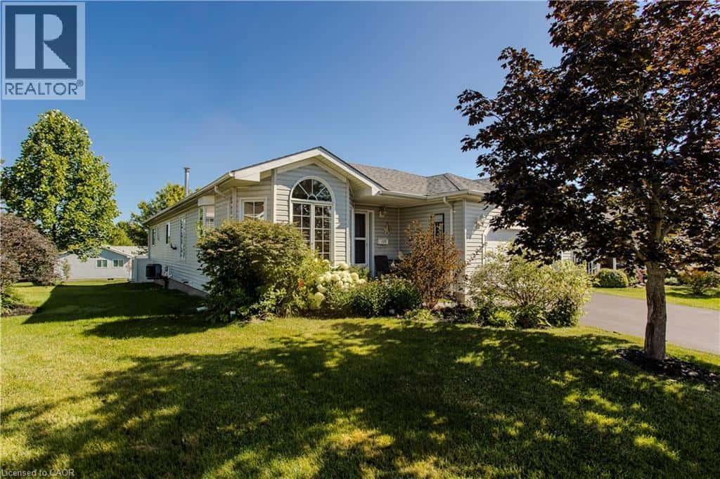 109 EMERALD Court — Freelton - Photo 2 of 43