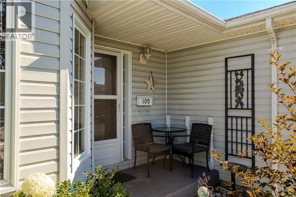 109 EMERALD Court — Freelton - Photo 3 of 43