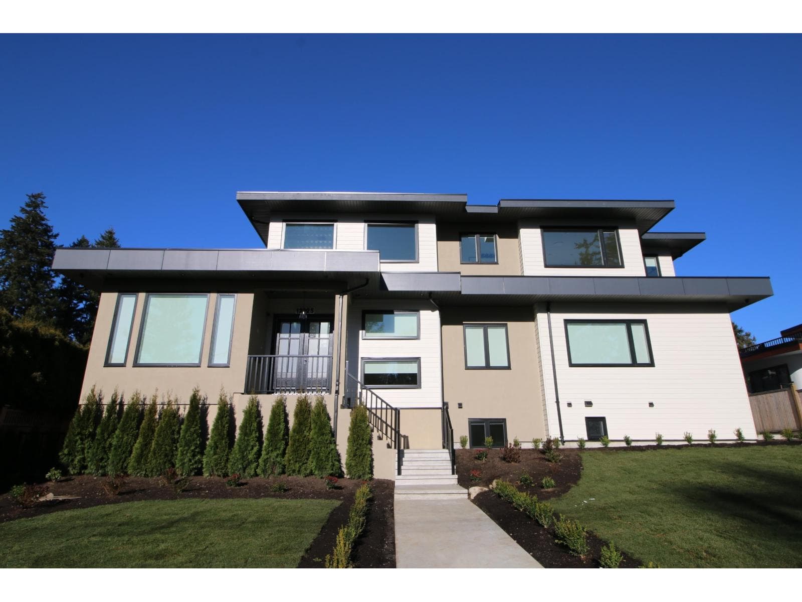 13525 16TH AVENUE — Surrey - Main photo