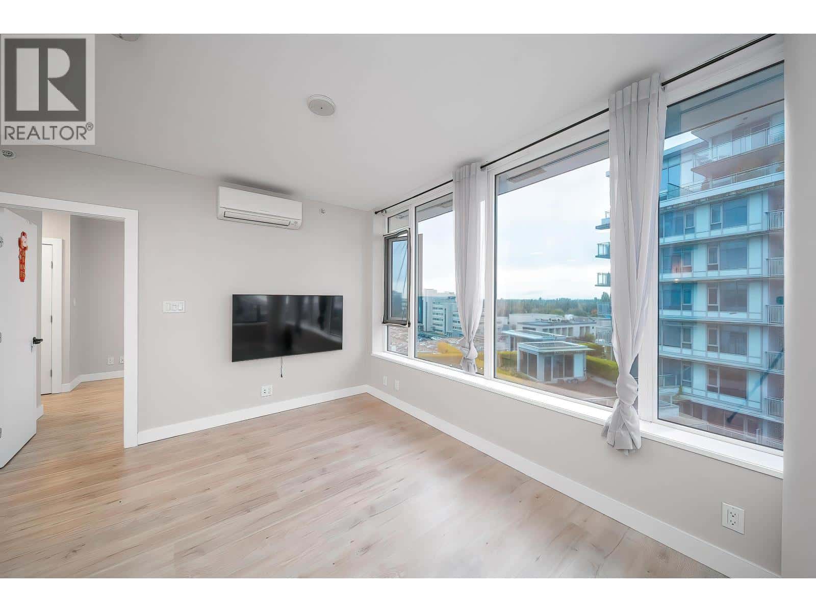 902 6971 ELMBRIDGE WAY — Richmond - Photo 4 of 18