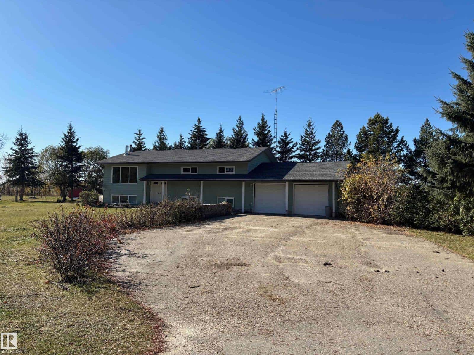 48214 Rge Rd 42 — Rural Brazeau County - Photo 2 of 37