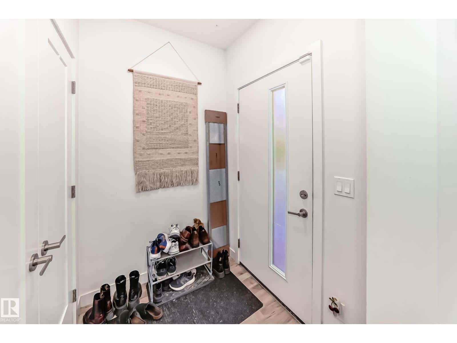 #2 11326 95A ST NW — Edmonton - Photo 3 of 35