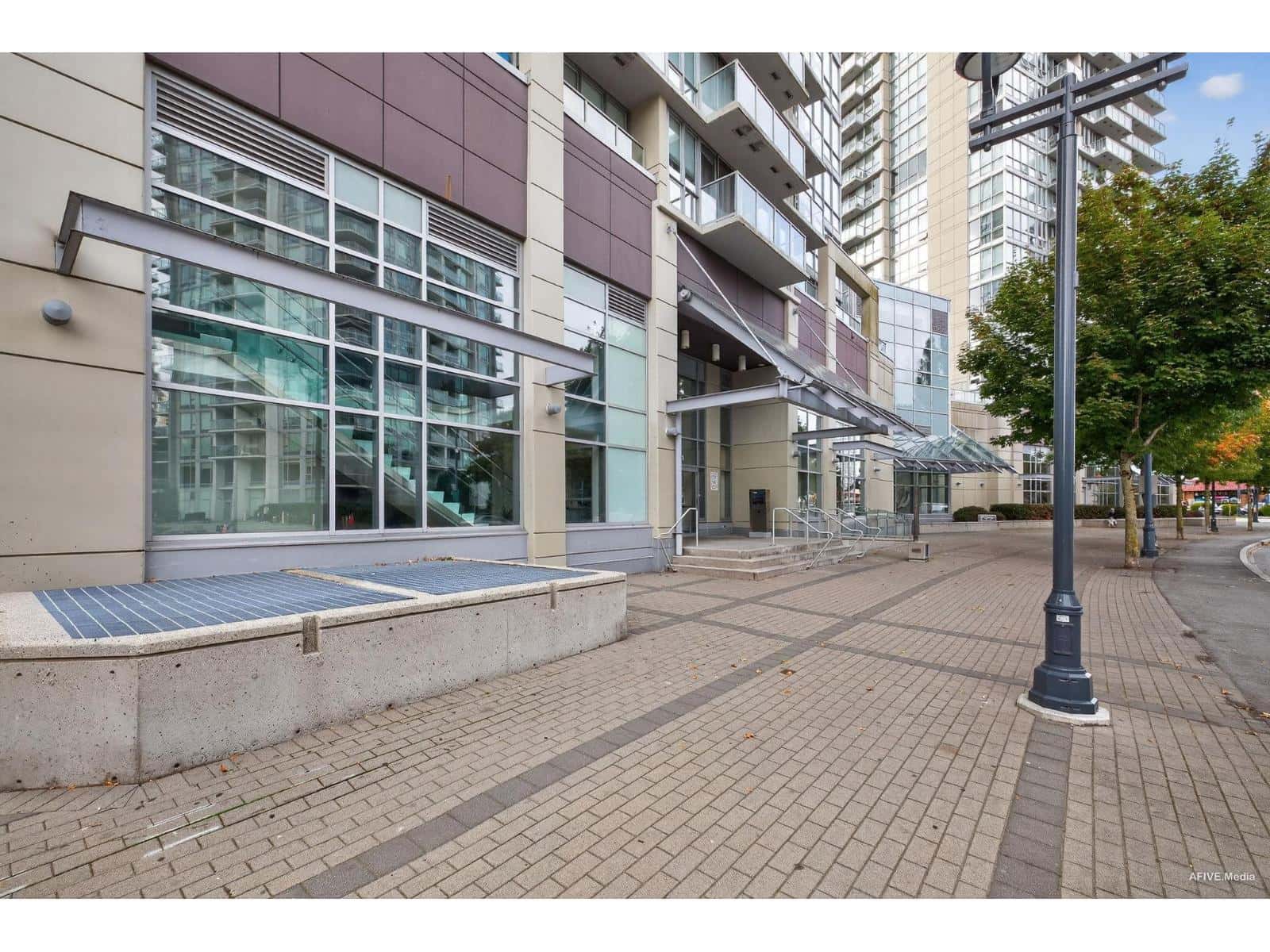 2003 9981 WHALLEY BOULEVARD — Surrey - Photo 2 of 29