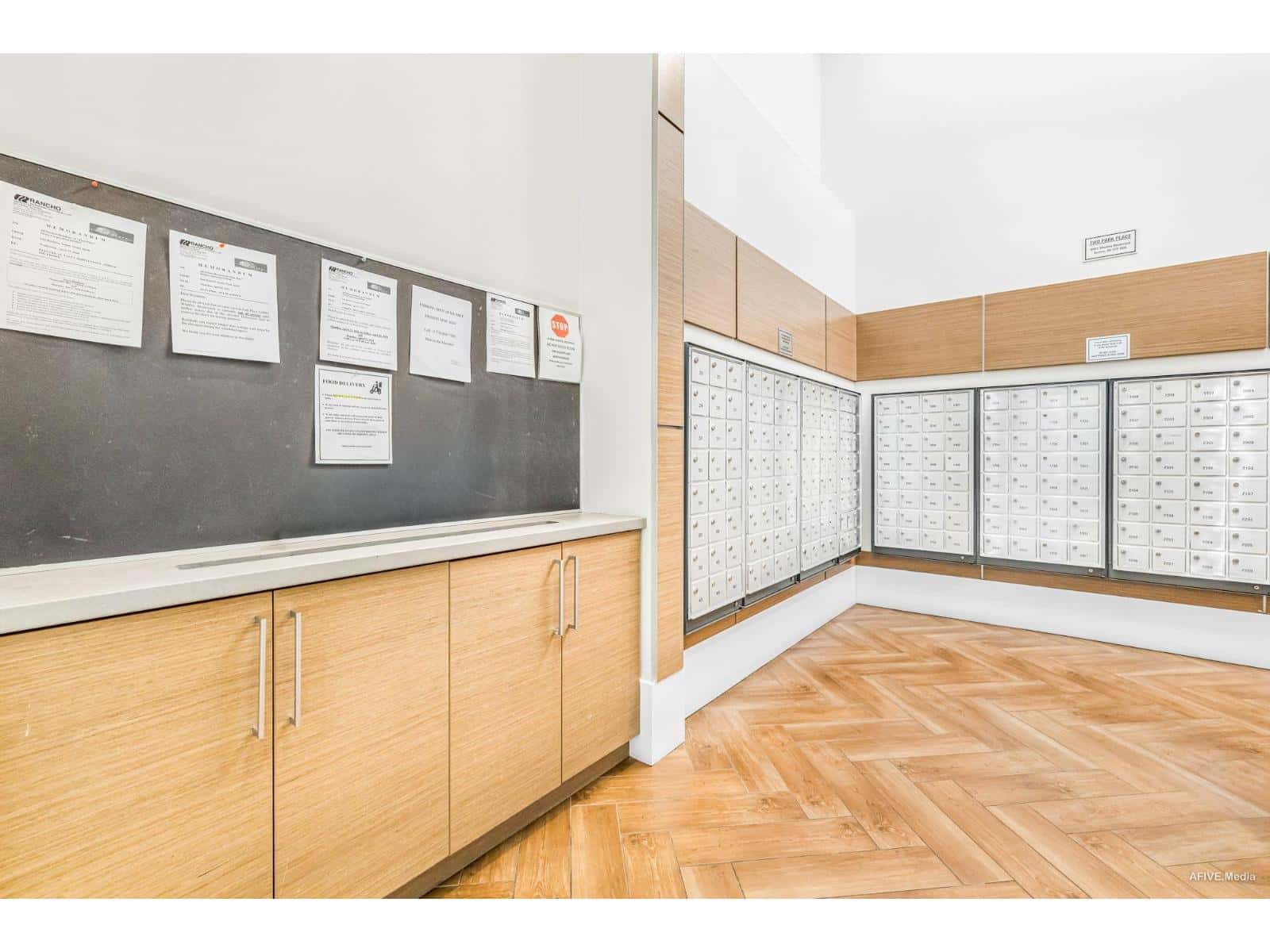 2003 9981 WHALLEY BOULEVARD — Surrey - Photo 4 of 29