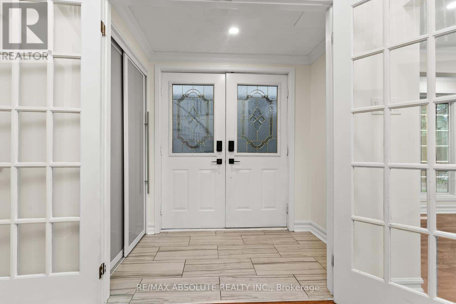 6 HOWARD COURT — Ottawa - Photo 5 of 43