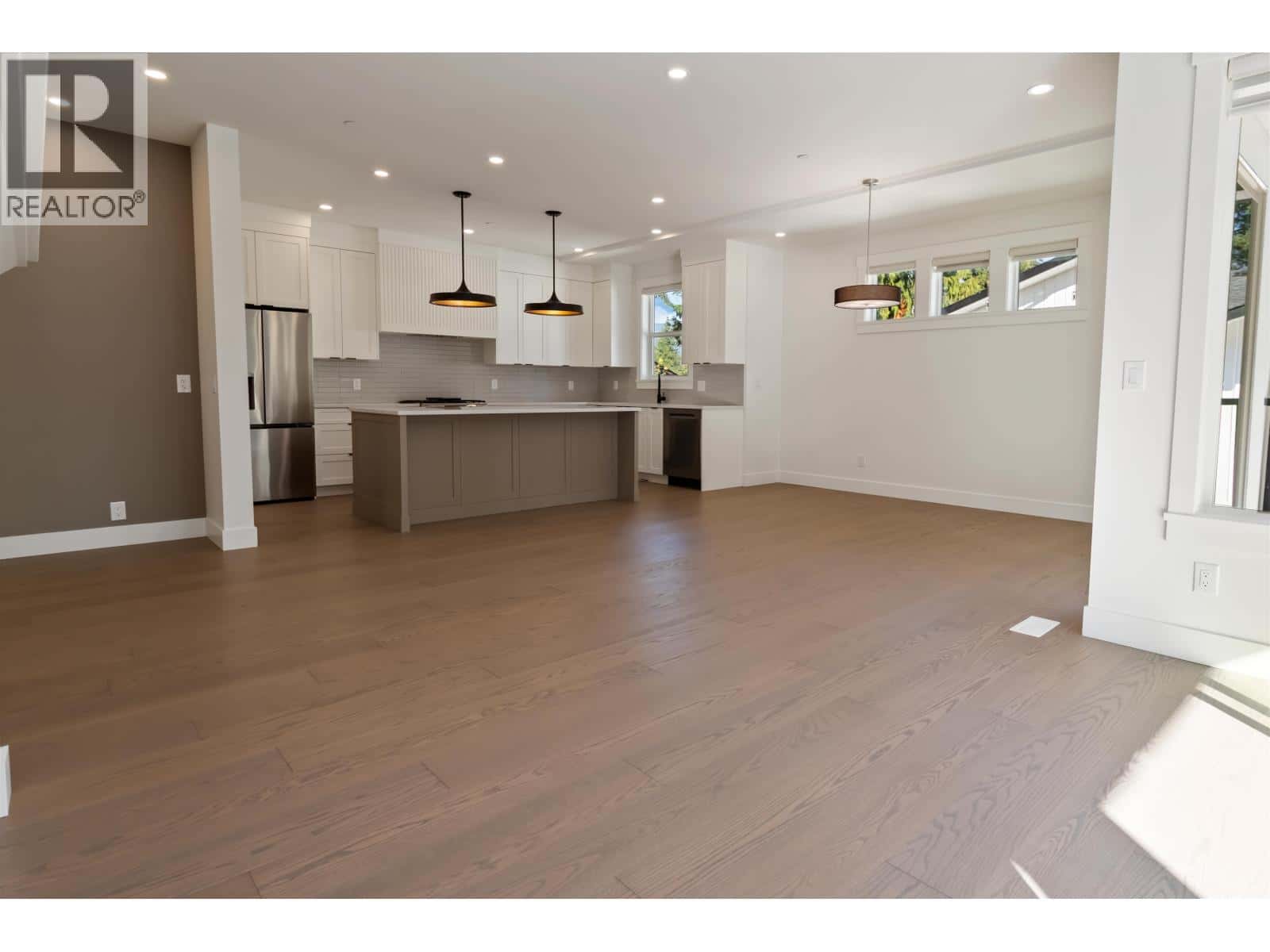 765 PATRICIA AVENUE — Port Coquitlam - Photo 5 of 31