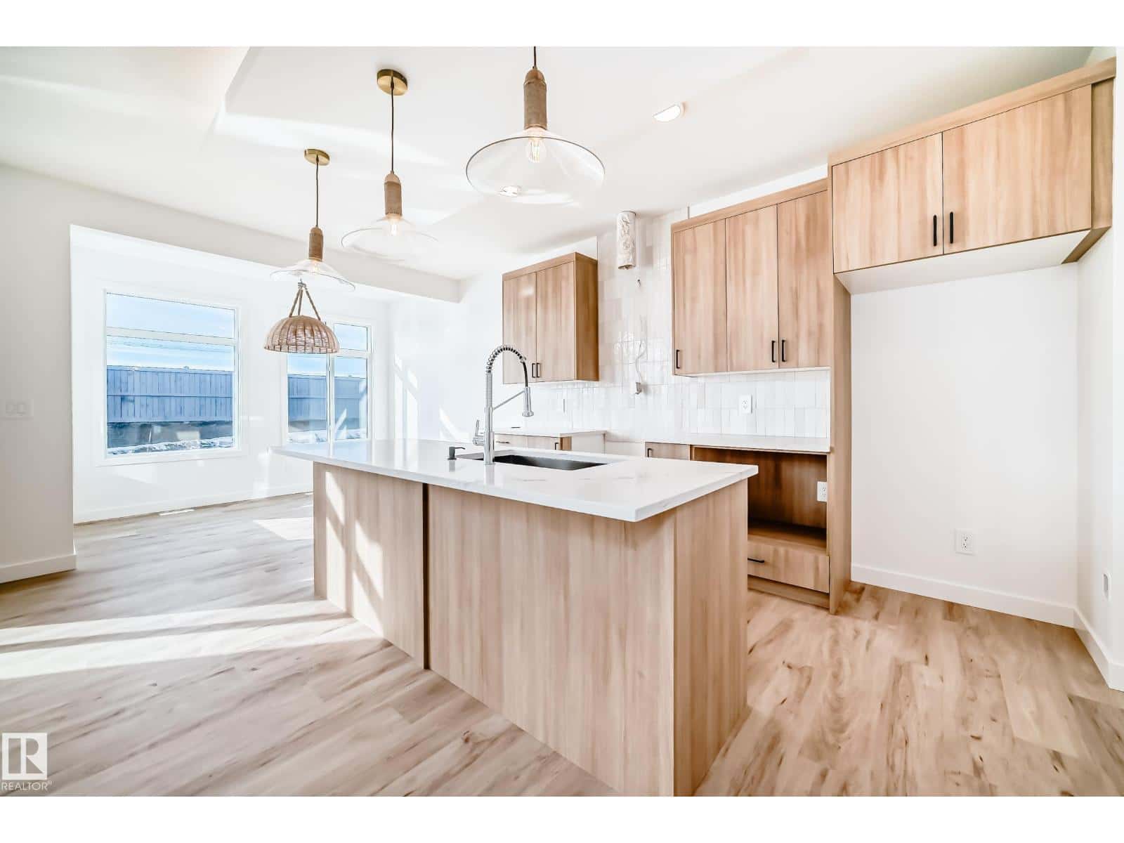 8211 KIRIAK LO SW — Edmonton - Photo 2 of 22