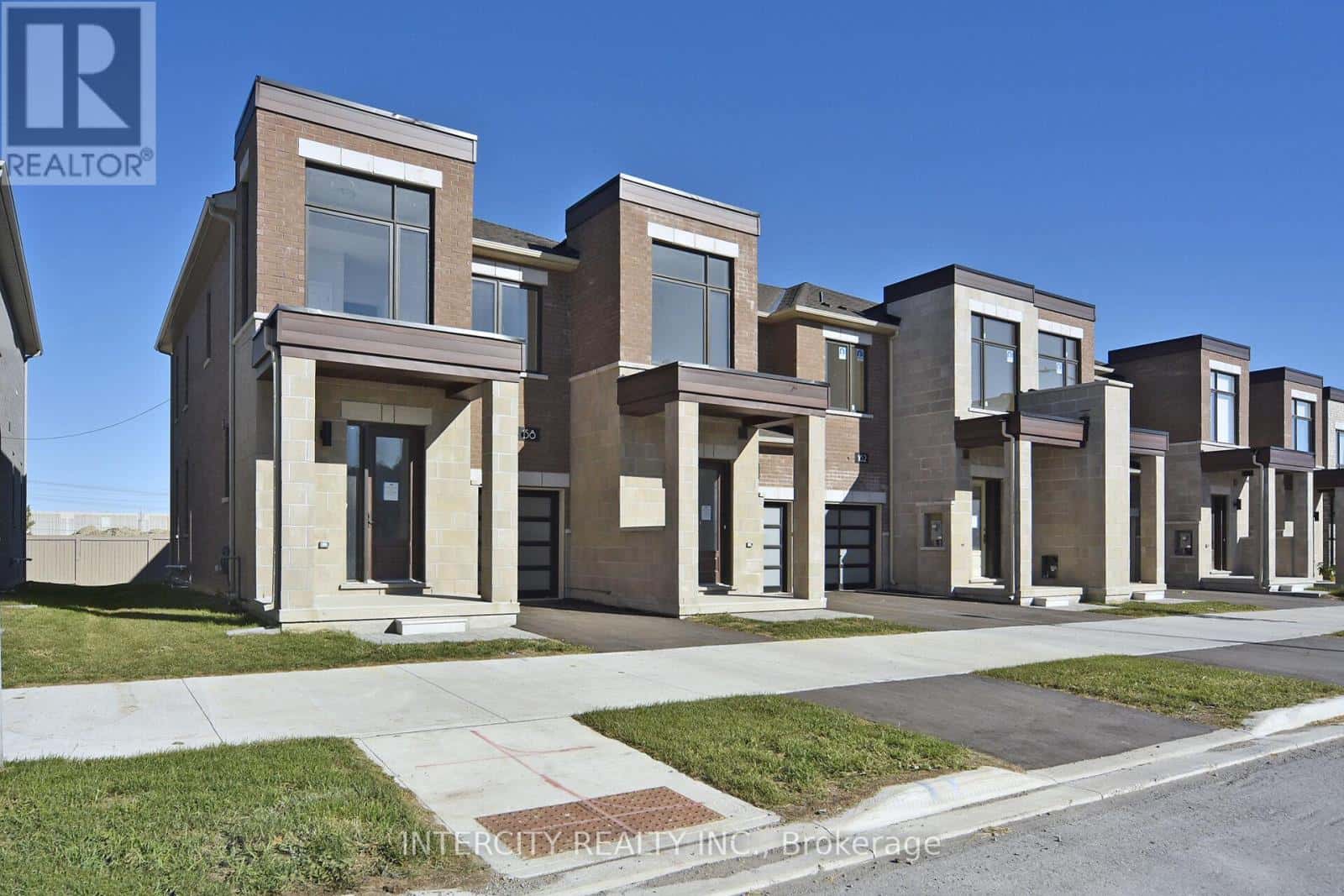 158 MUMBAI DRIVE — Markham (Middlefield) - Photo 2 of 39