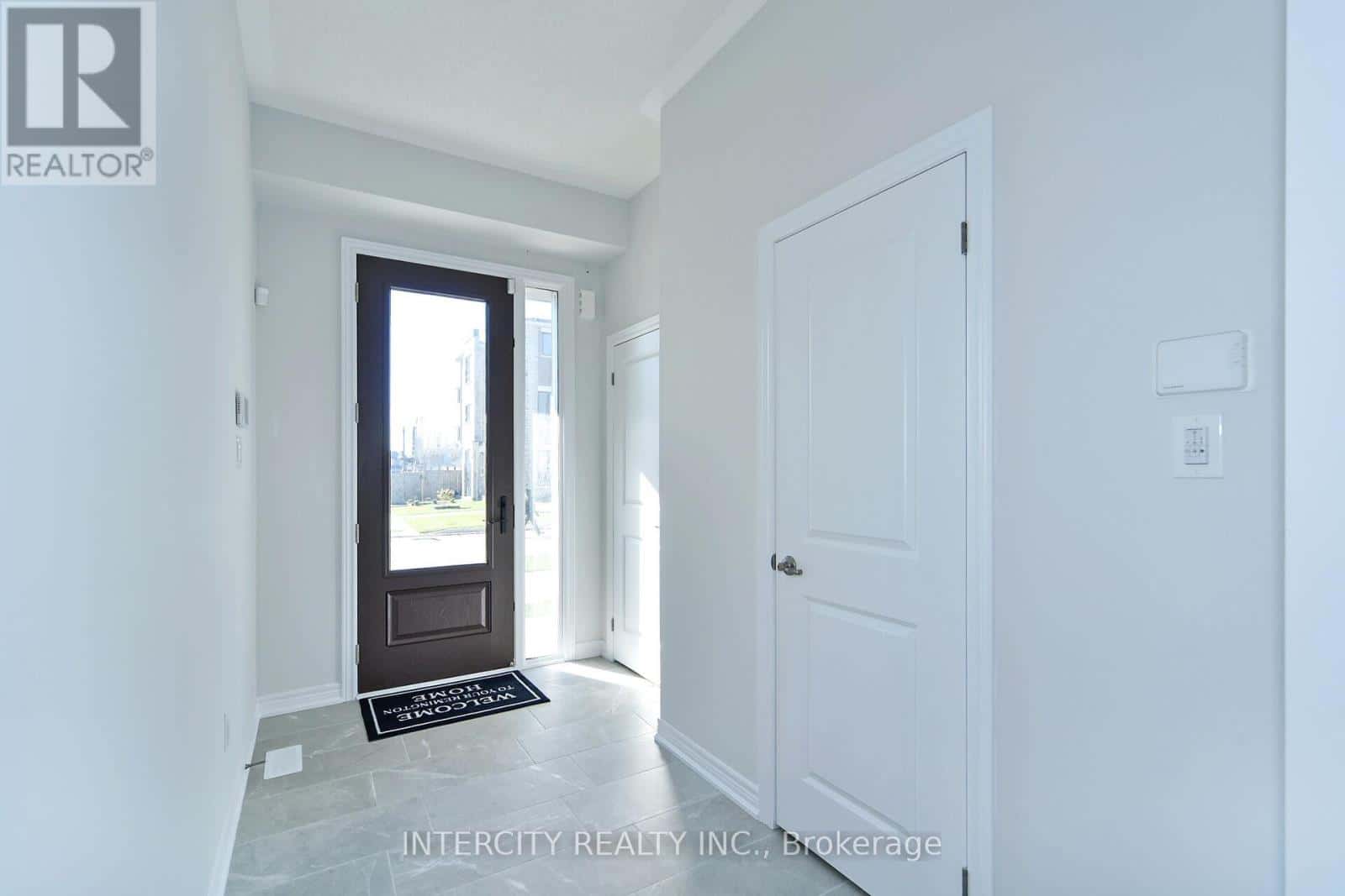 158 MUMBAI DRIVE — Markham (Middlefield) - Photo 4 of 39