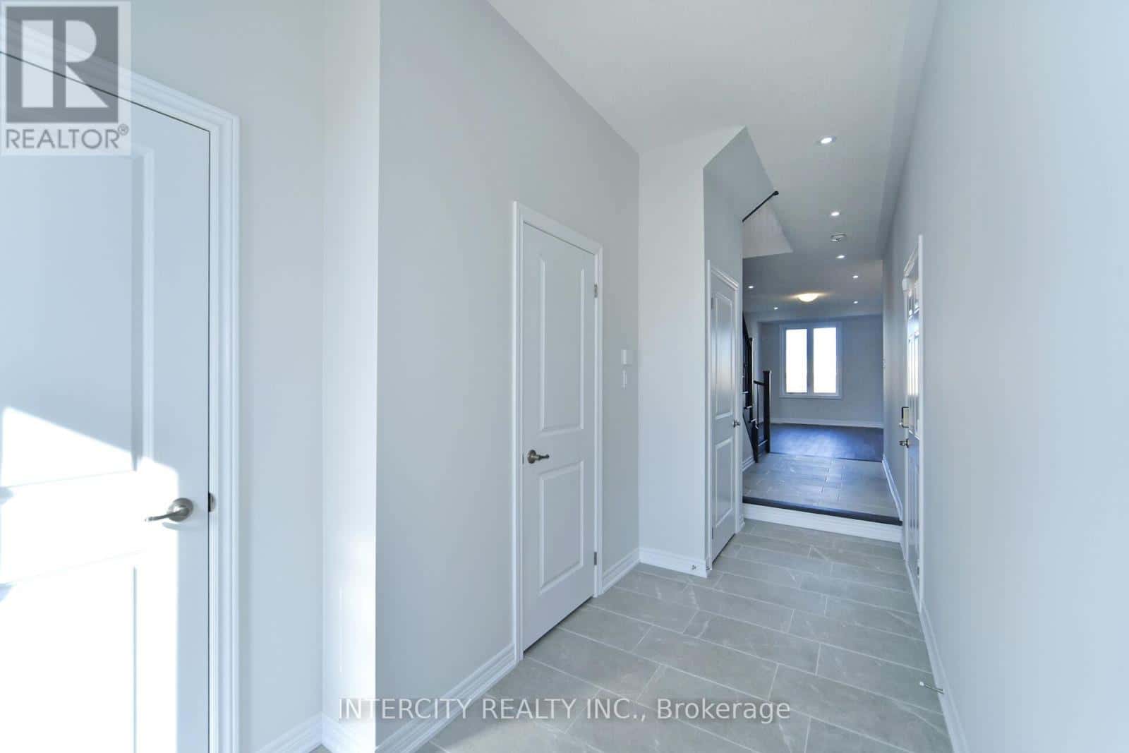 158 MUMBAI DRIVE — Markham (Middlefield) - Photo 5 of 39