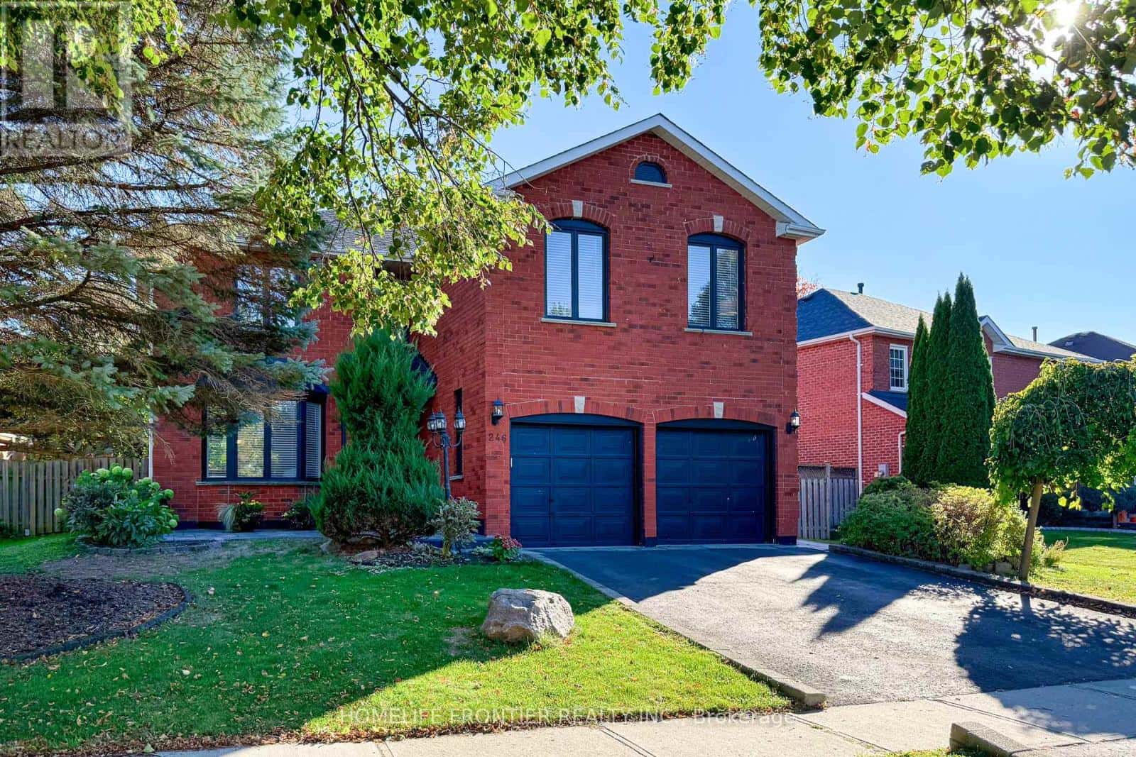 246 JELLEY AVENUE — Newmarket (Armitage) - Photo 2 of 41