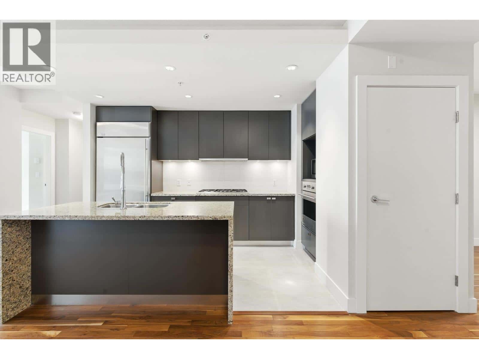 305 6080 IONA DRIVE — Vancouver - Photo 2 of 29