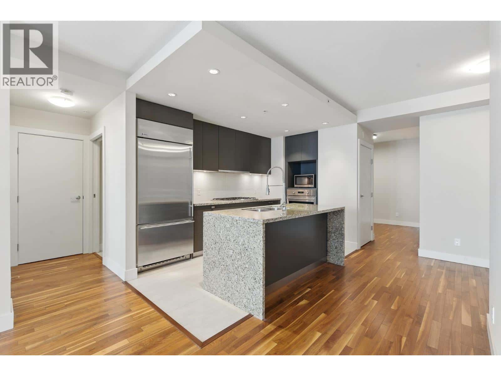 305 6080 IONA DRIVE — Vancouver - Photo 4 of 29