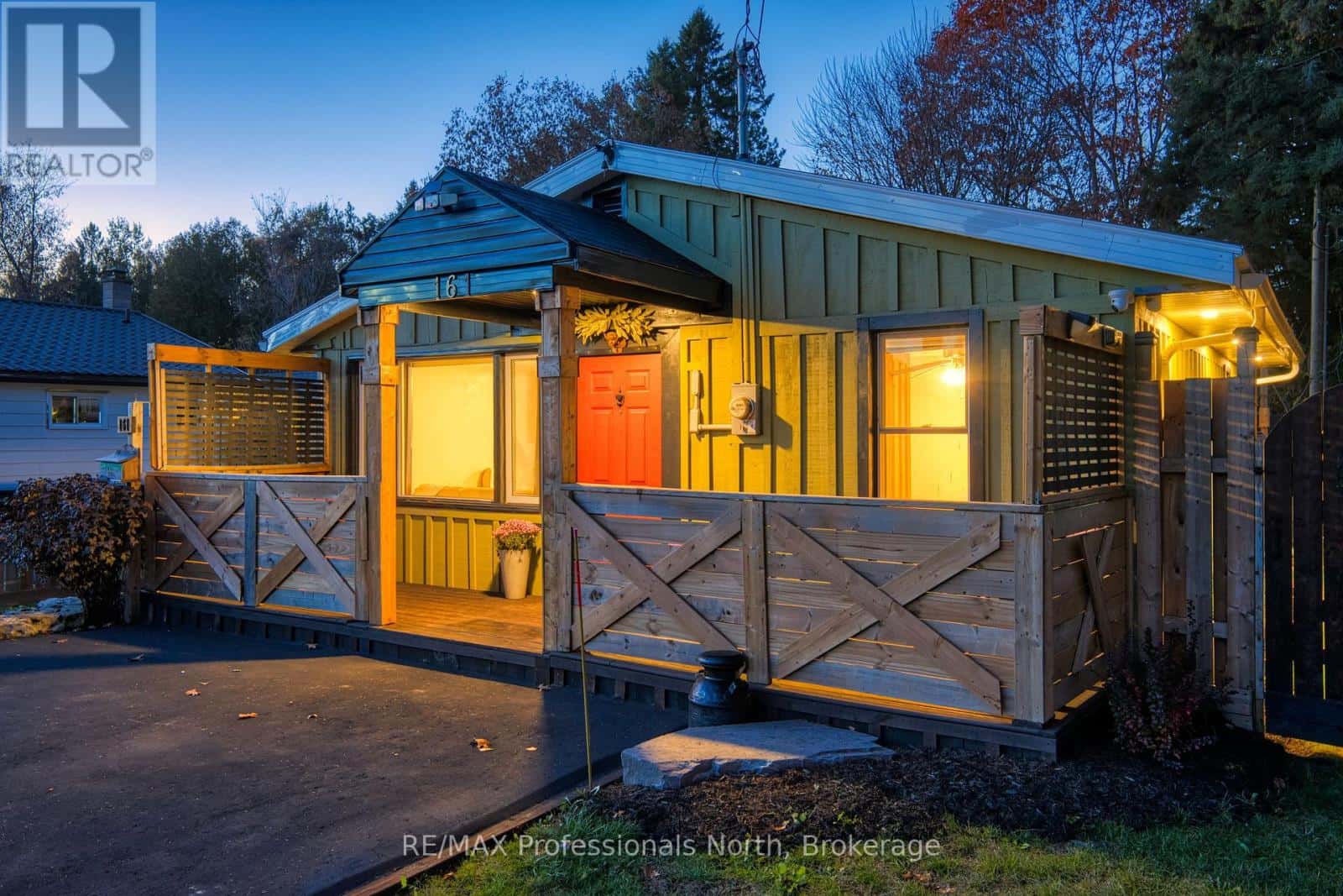 161 QUEBEC STREET — Bracebridge (Macaulay) - Photo 2 of 40