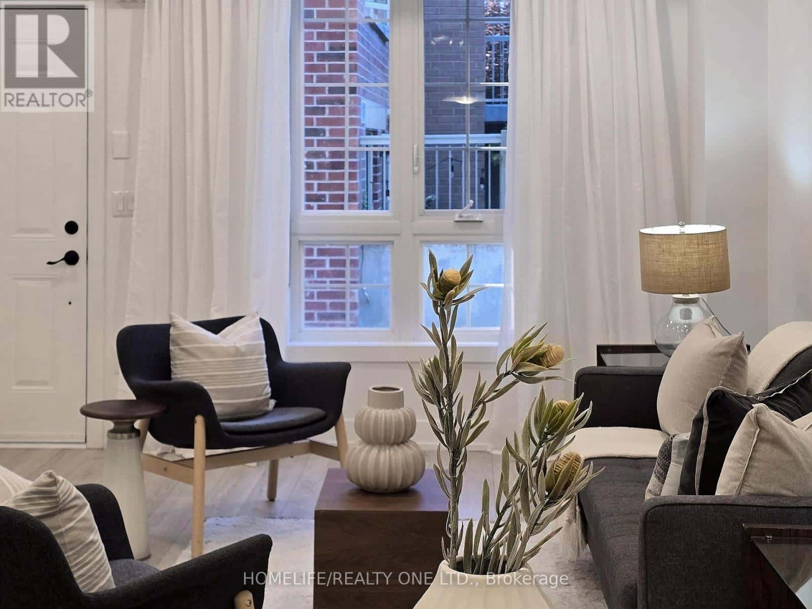 TH 41 - 3 ELSIE LANE — Toronto (Dovercourt-Wallace Emerson-Junction) - Photo 5 of 50