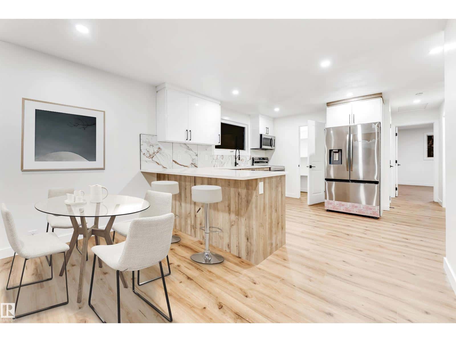 4616 32 AV NW — Edmonton - Photo 3 of 46