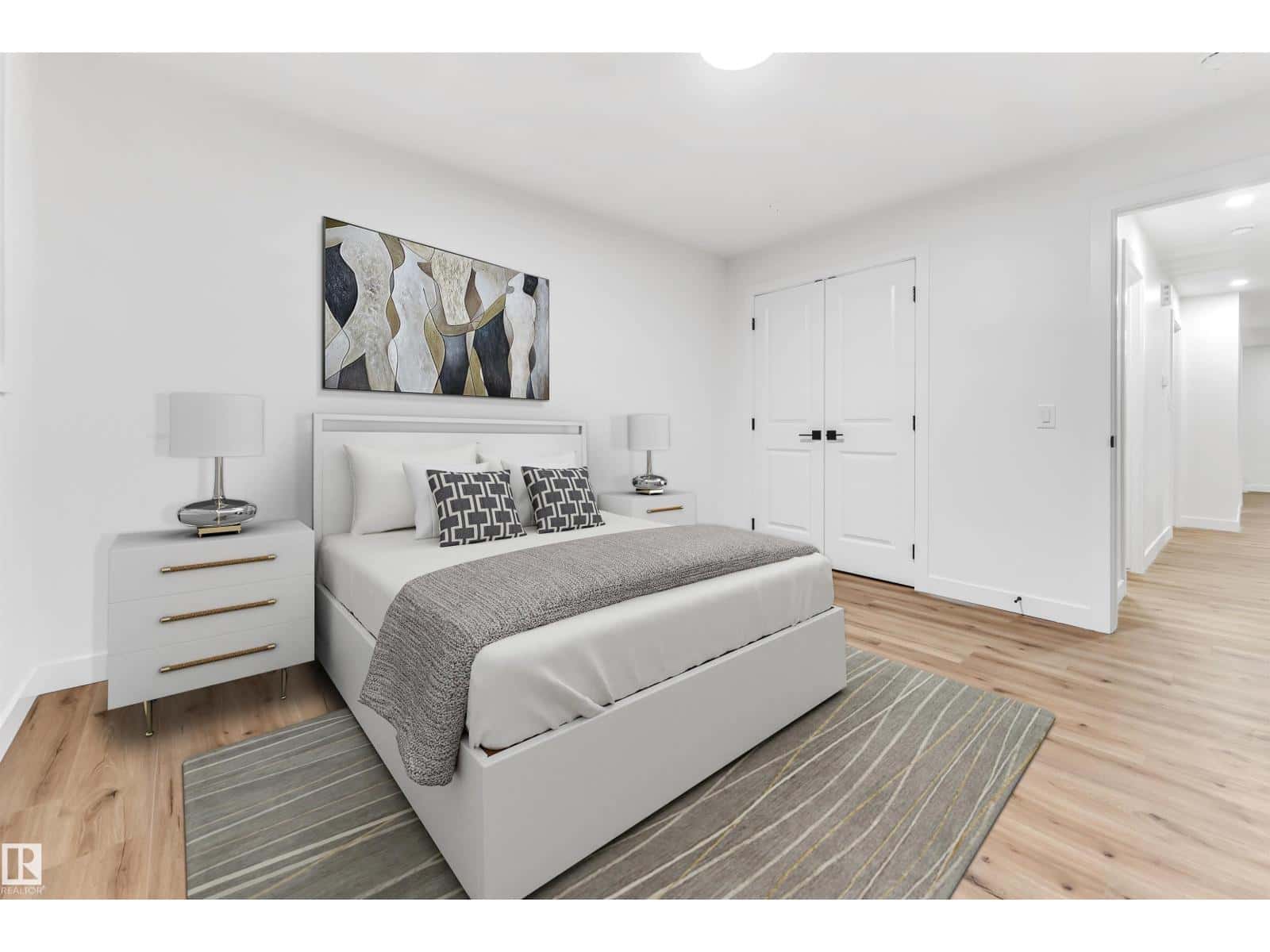 4616 32 AV NW — Edmonton - Photo 4 of 46