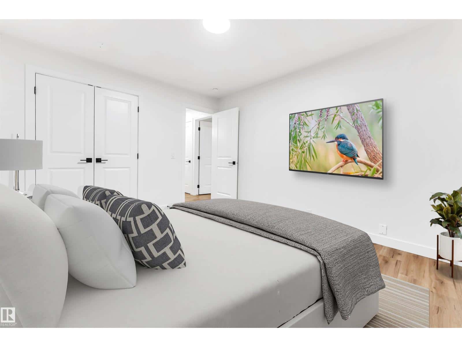 4616 32 AV NW — Edmonton - Photo 5 of 46