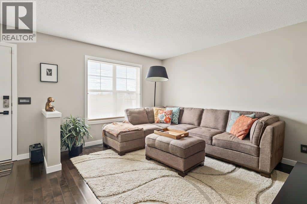 149 Elgin Gardens SE — Calgary - Photo 2 of 38