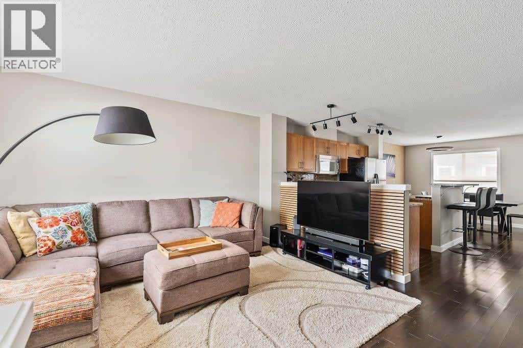 149 Elgin Gardens SE — Calgary - Photo 3 of 38