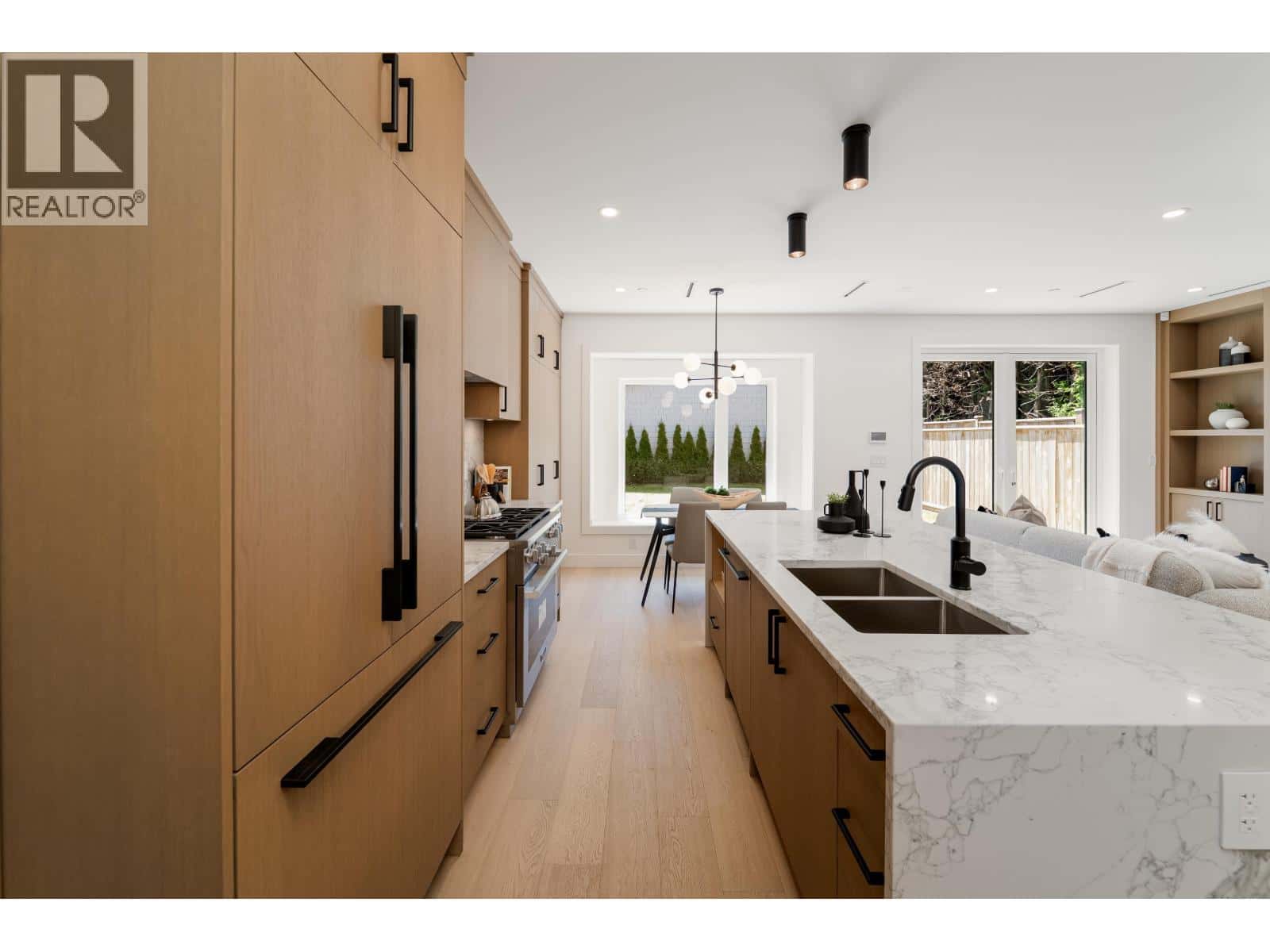 968 W 17TH AVENUE — Vancouver - Photo 5 of 38