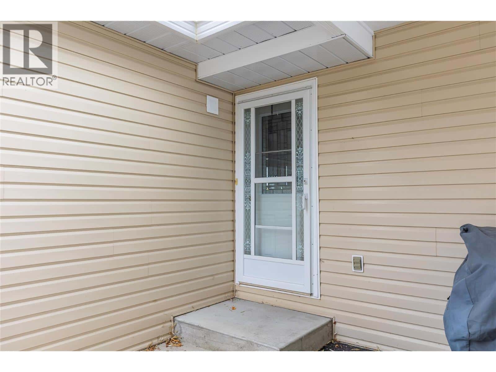 6427 Spencer Road — Kelowna - Photo 5 of 76