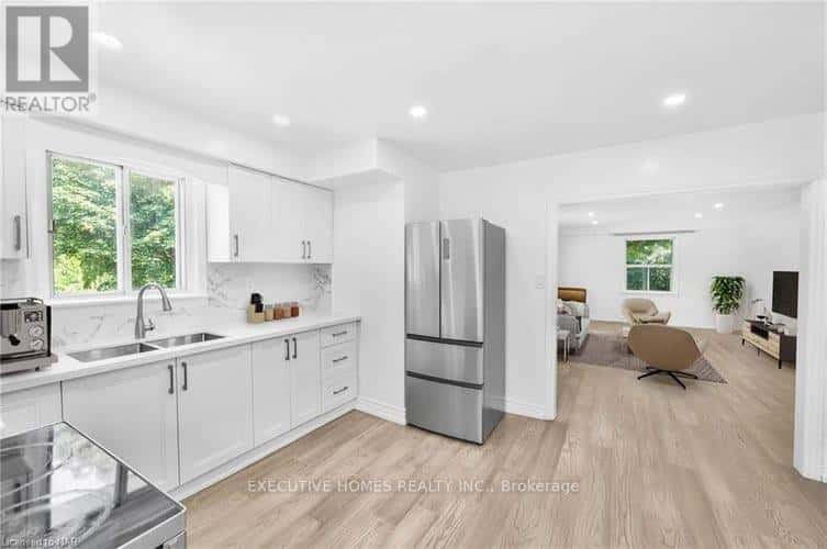 826 SCARBOROUGH GOLF CLUB ROAD — Toronto (Woburn) - Photo 2 of 10