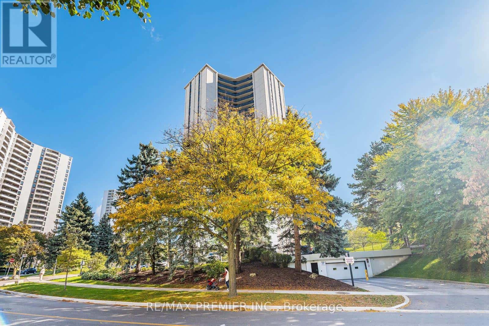 2308 - 75 GRAYDON HALL DRIVE — Toronto (Parkwoods-Donalda) - Photo 2 of 42