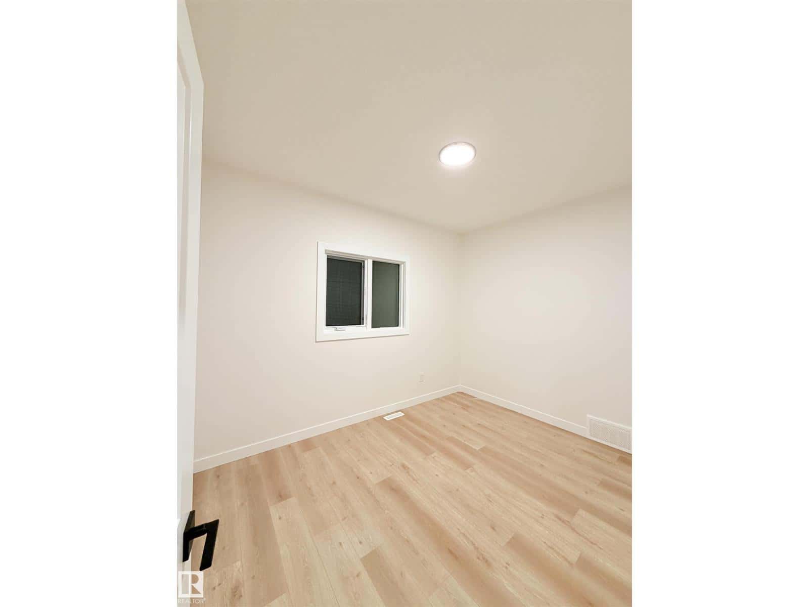 3136 Magpie Way NW NW — Edmonton - Photo 3 of 46