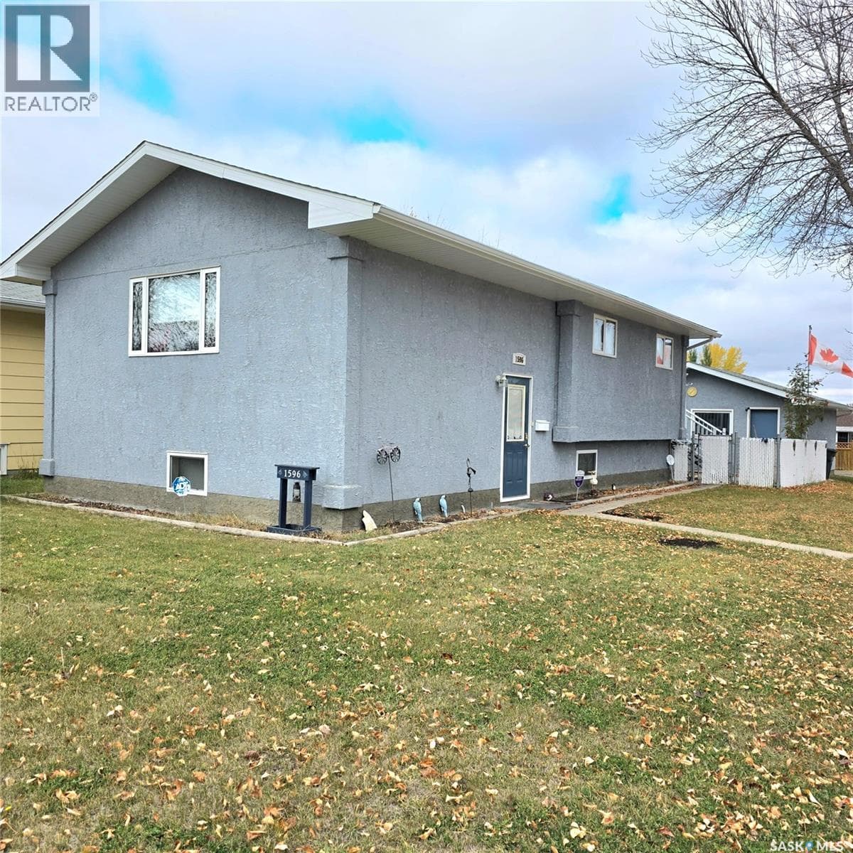 1596 McIntosh DRIVE — Prince Albert - Main photo