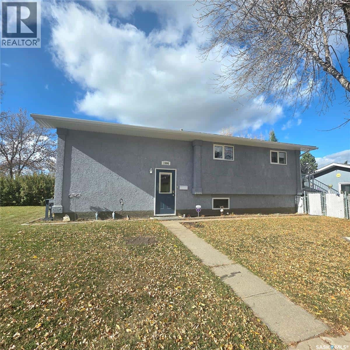 1596 McIntosh DRIVE — Prince Albert - Photo 2 of 44