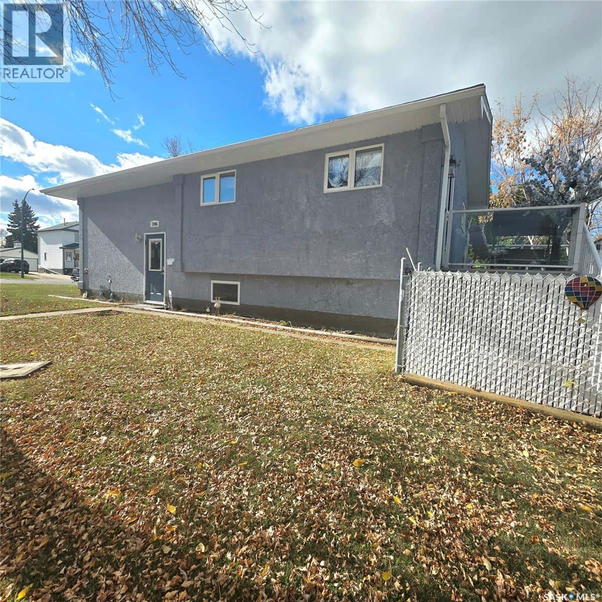 1596 McIntosh DRIVE — Prince Albert - Photo 3 of 44