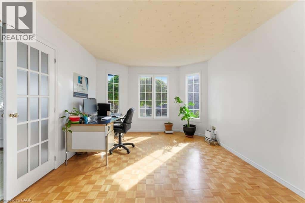 2 MORNINGSTAR Court — Hamilton - Photo 5 of 44