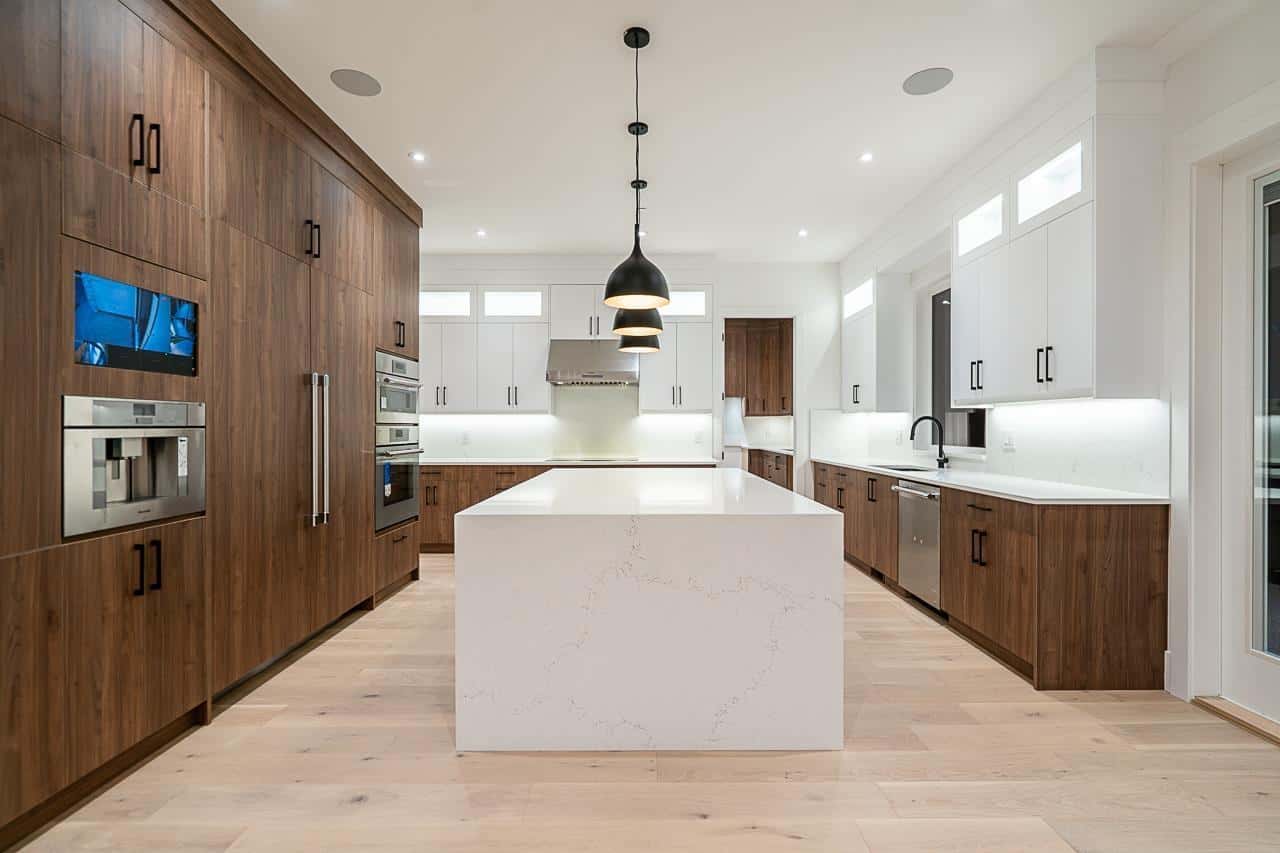 1232 PARKER STREET — White Rock - Photo 3 of 34