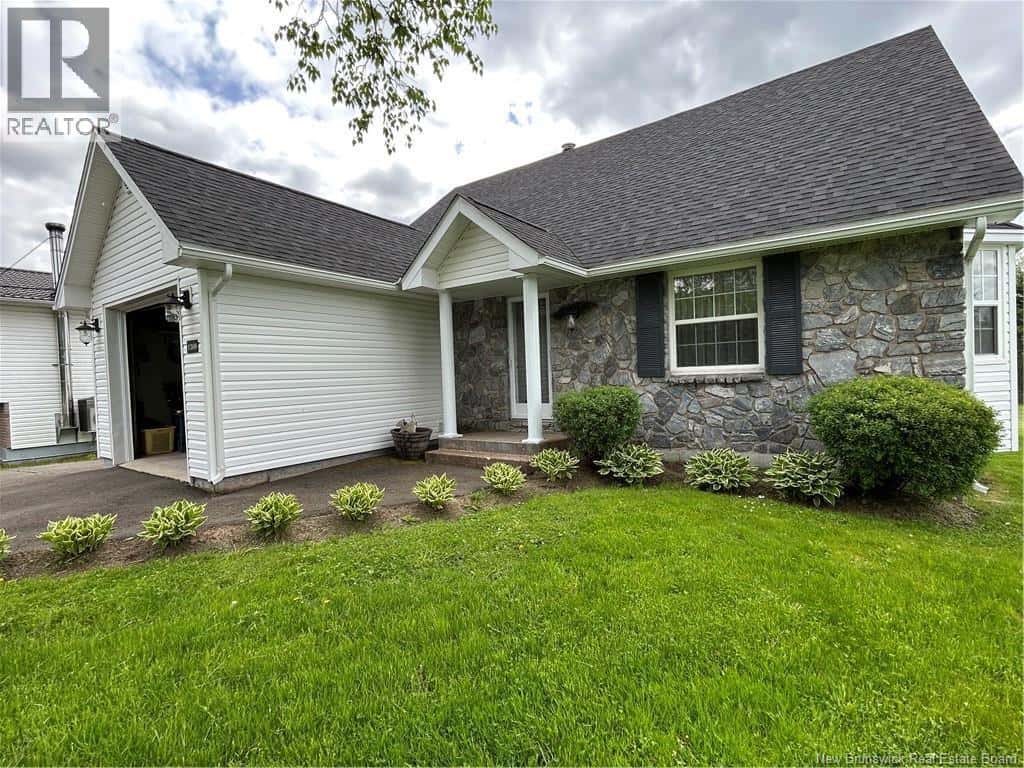 1268 Elmwood — Moncton - Photo 2 of 34