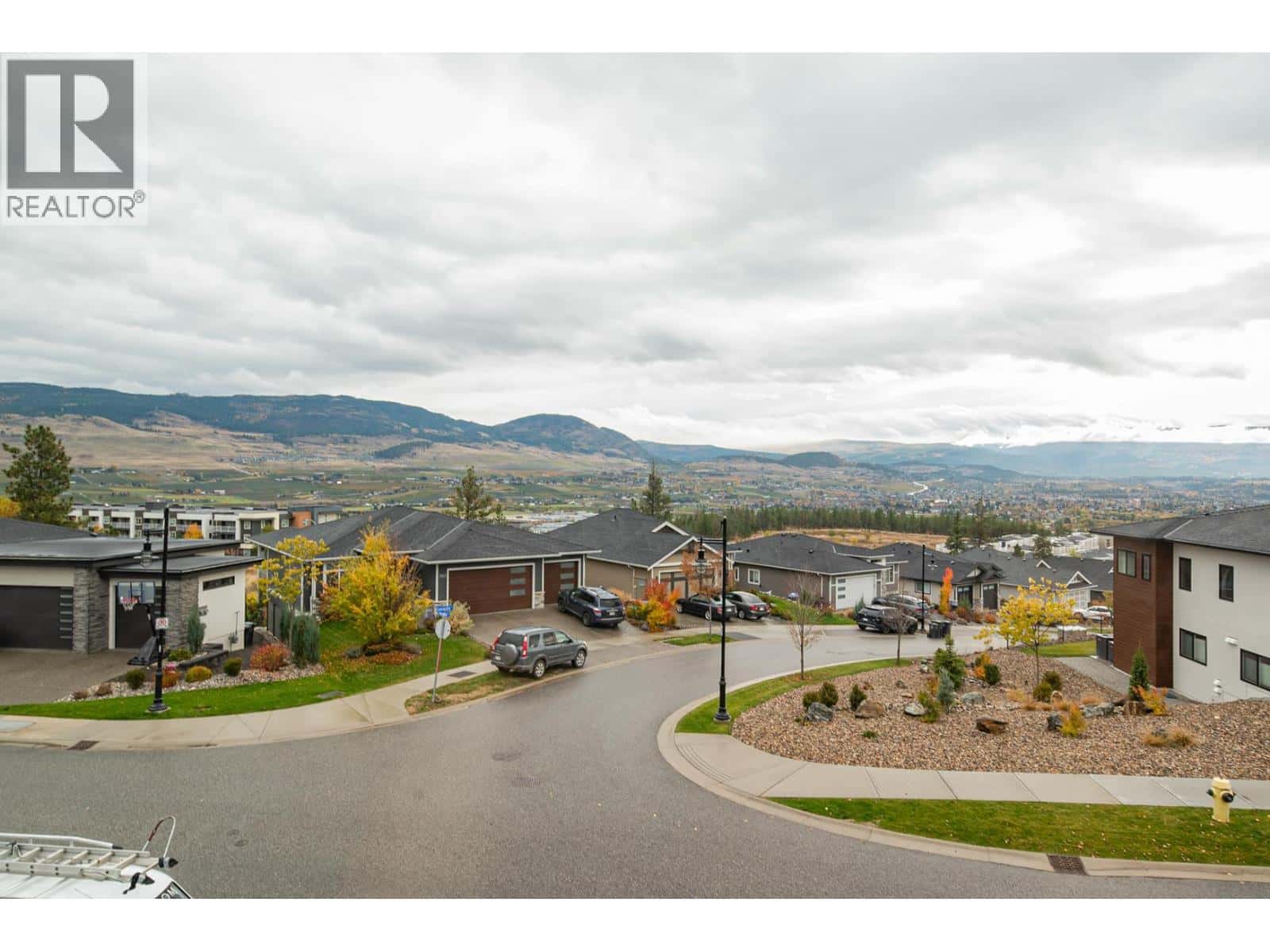 788 Acadia Street — Kelowna, British Columbia - Photo 2 of 46