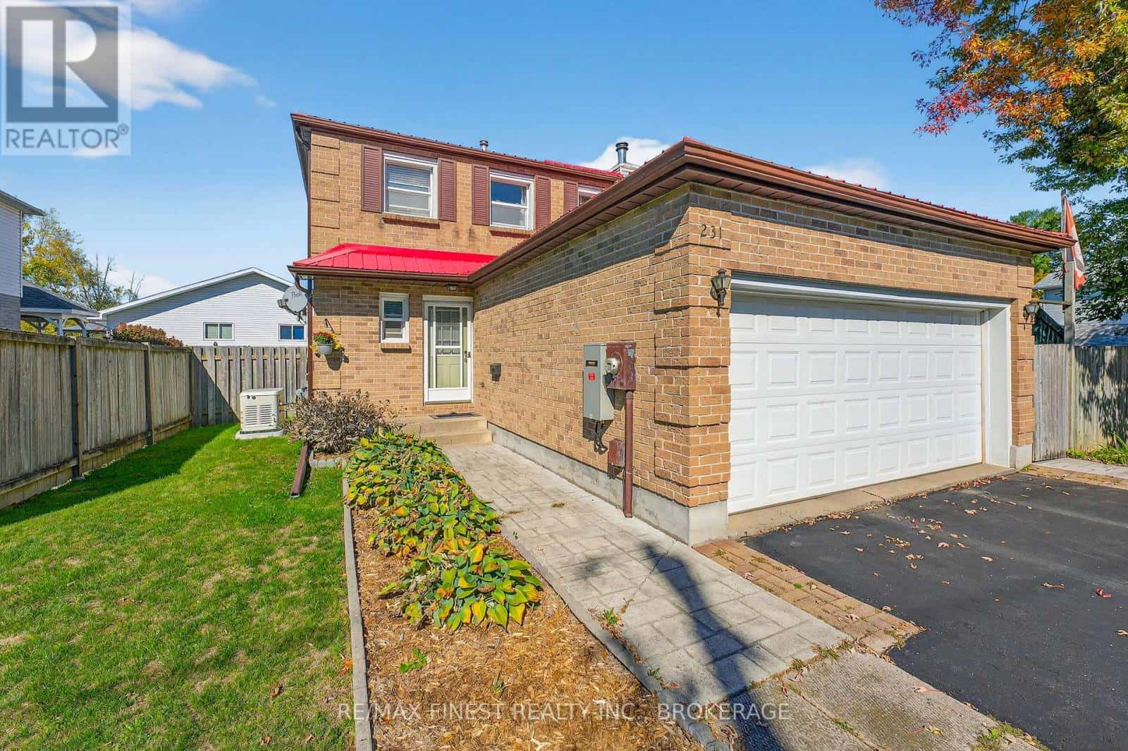 231 CHURCH STREET — Greater Napanee (Greater Napanee) - Photo 2 of 33