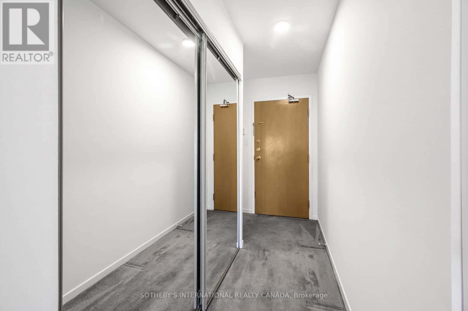 716 - 1001 BAY STREET — Toronto (Bay Street Corridor) - Photo 2 of 33