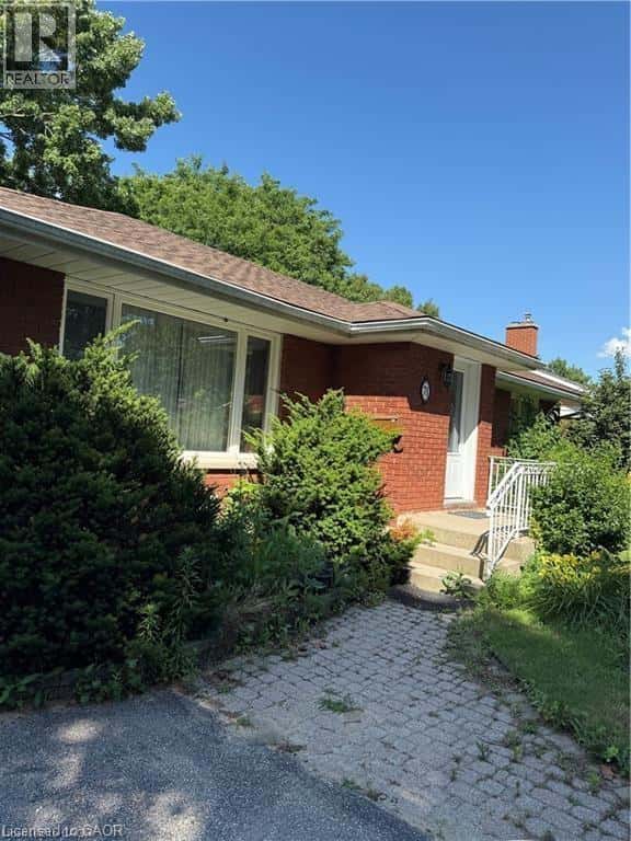 71 PUSEY Boulevard — Brantford - Photo 2 of 7