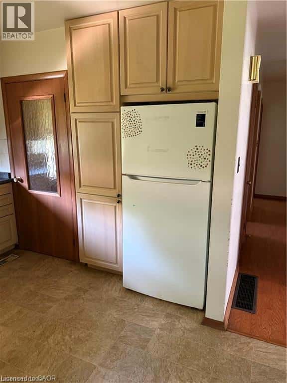 71 PUSEY Boulevard — Brantford - Photo 5 of 7