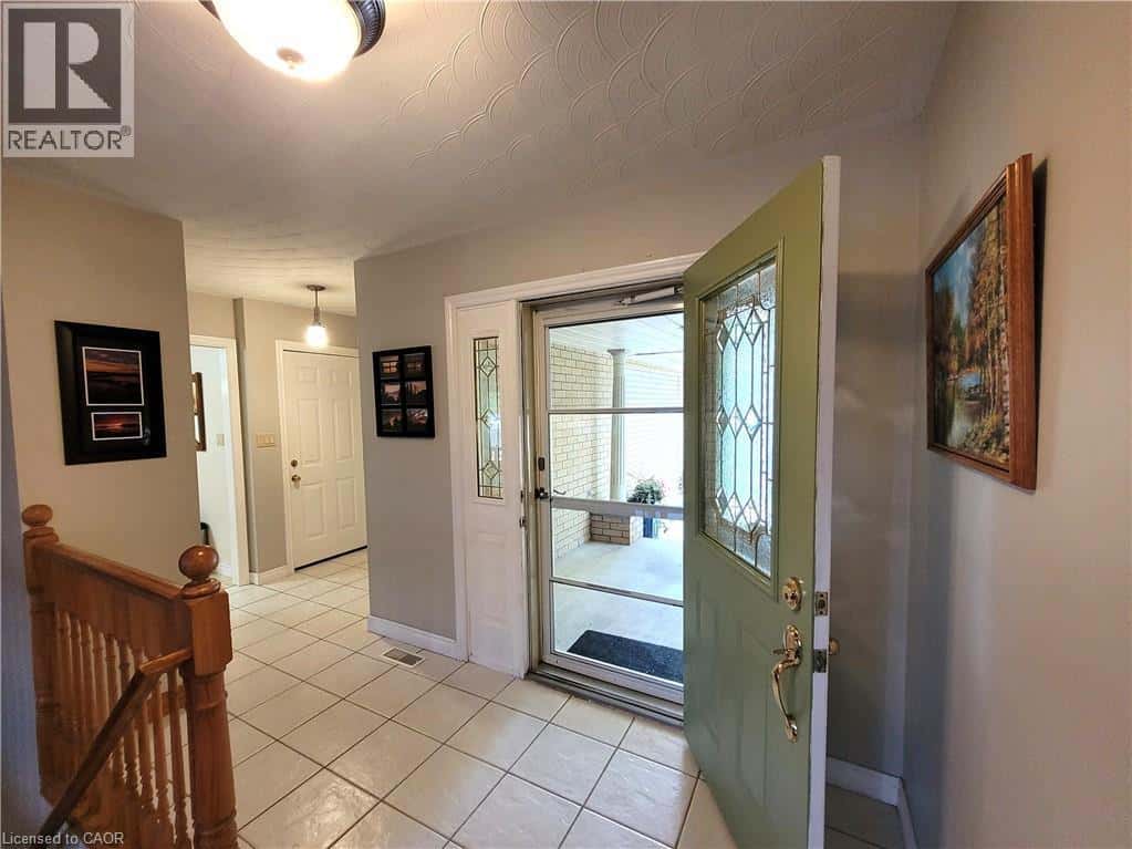 8 SIMON Court — Waterford - Photo 4 of 42