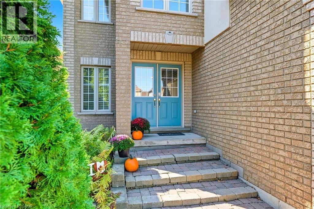 66 SUFFOLK Street — Ancaster - Photo 4 of 40