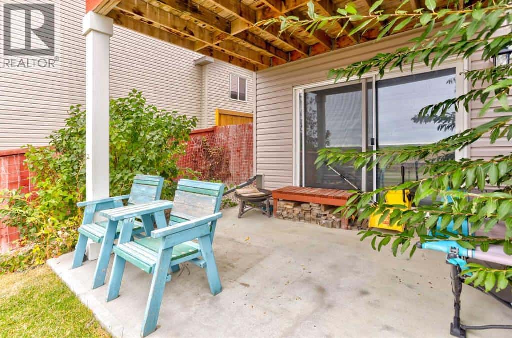 60 Alma Isobell Hodder Crescent N — Lethbridge - Photo 5 of 36