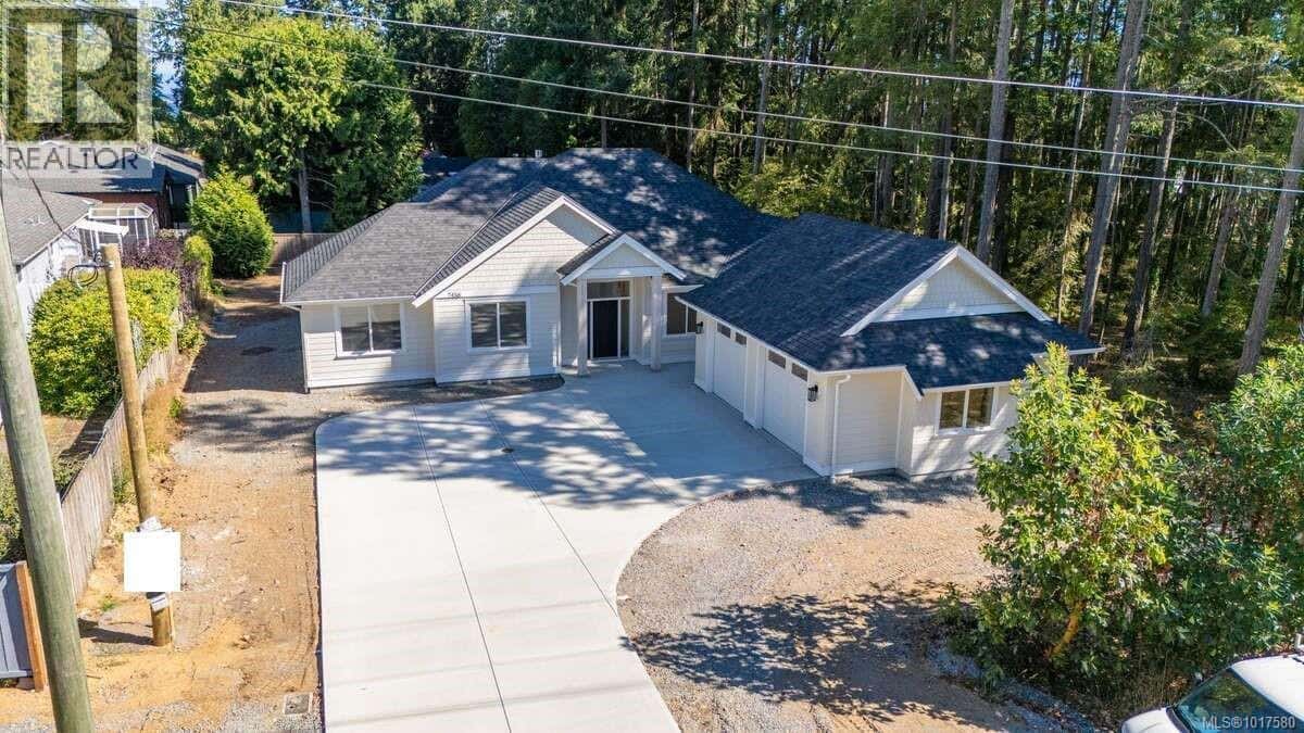 7436 Lantzville Rd — Lantzville - Photo 2 of 31