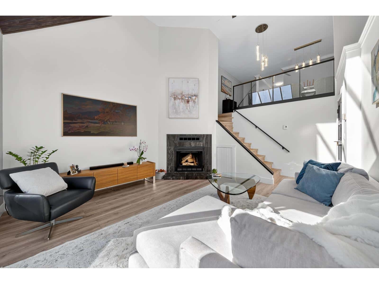 11 15971 MARINE DRIVE — White Rock - Photo 2 of 36